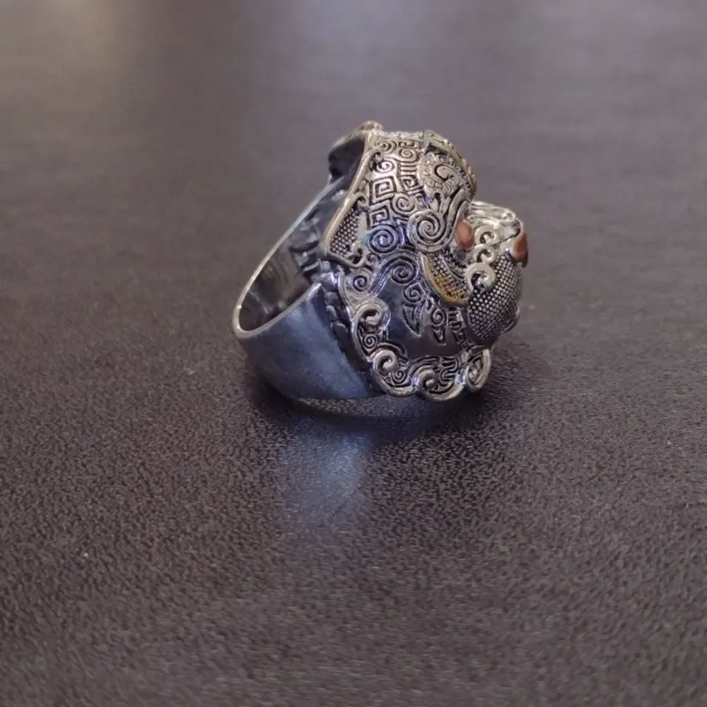 Silver tone ring looks like a tribal animal size 7